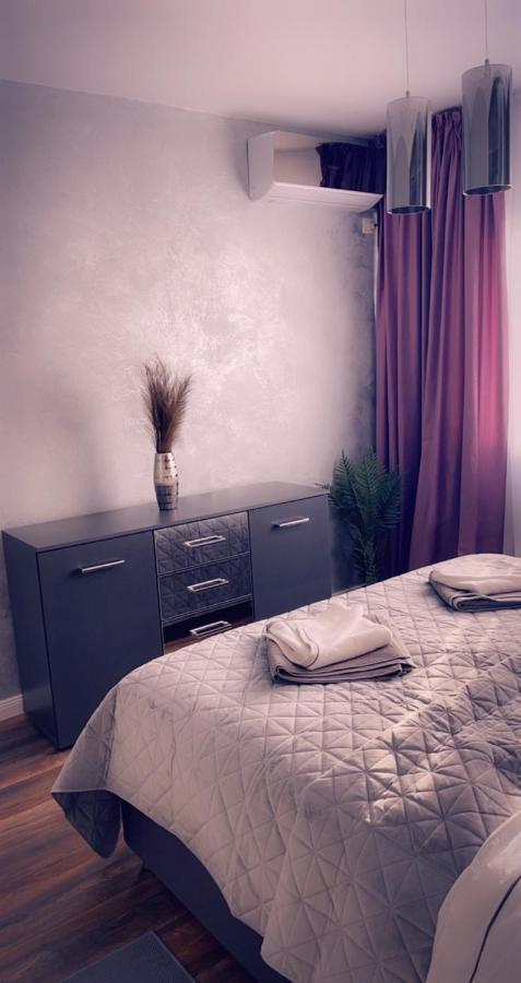 Lovely 2 In The Center Of The Apartment