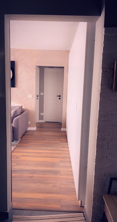 Lovely 2 In The Center Of The Apartment *