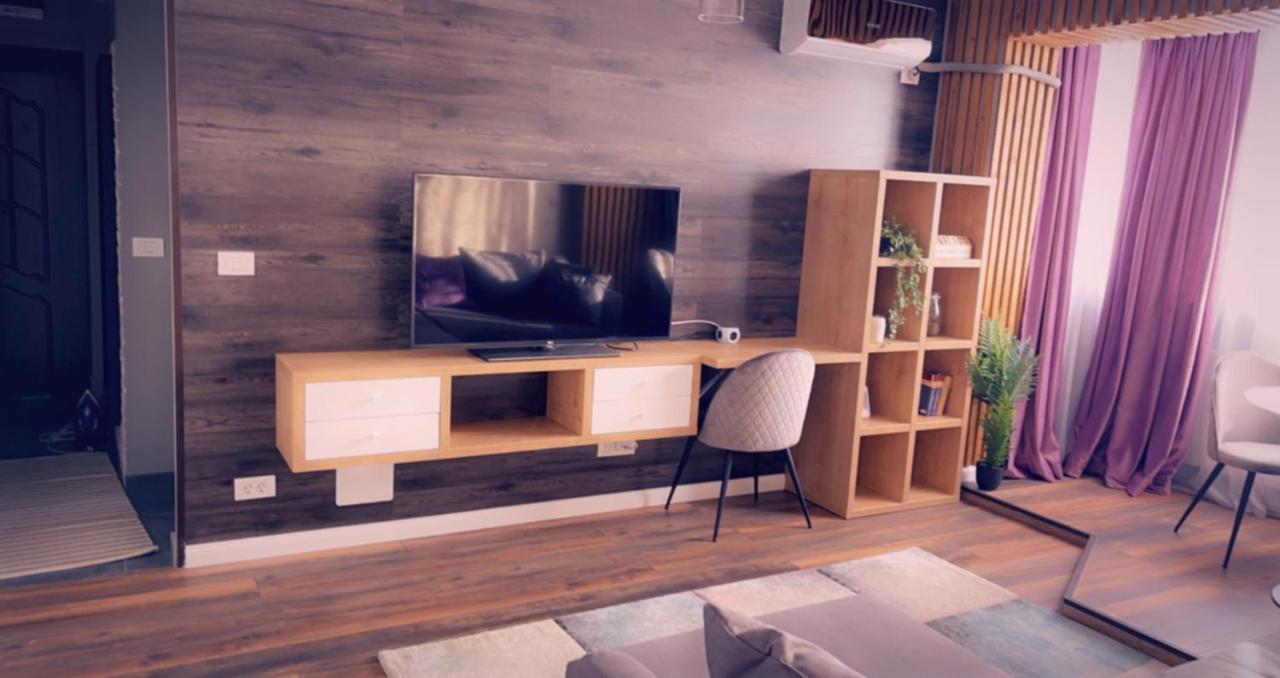 Lovely 2 In The Center Of The Apartment *