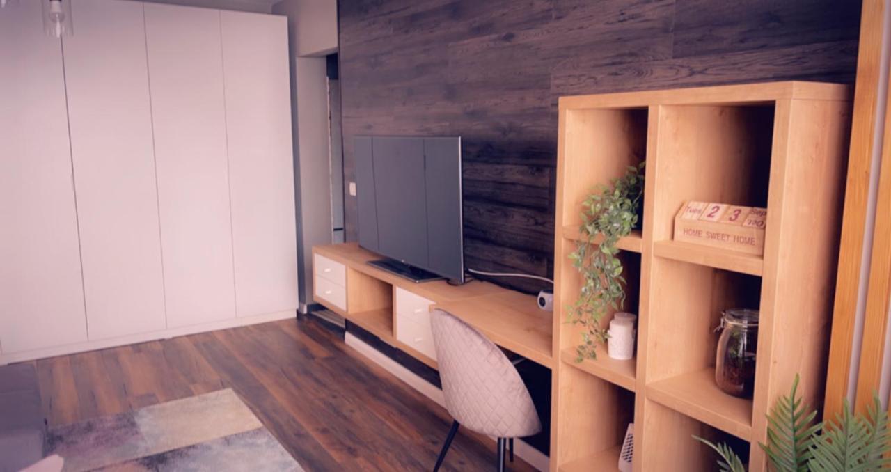 Lovely 2 In The Center Of The Apartment *