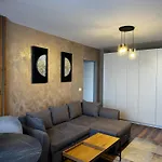 Lovely 2 Rooms Apartment In The Center Of The City